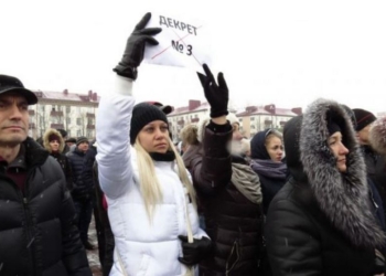 «Лукашенко, ты довел народ!»: в Беларуси продолжились акции протеста против налога на тунеядство