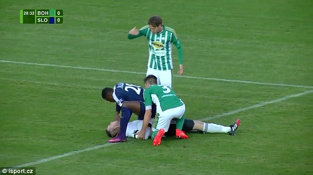 Игра игрой, но не тогда, когда речь идет о жизни и смерти: как футболист спас жизнь вратаря команды-соперника