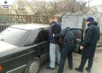 В Николаеве нетрезвый водитель в течение 10 минут сбил 13-летнего школьника, сбежал с места ДТП и врезался в дерево