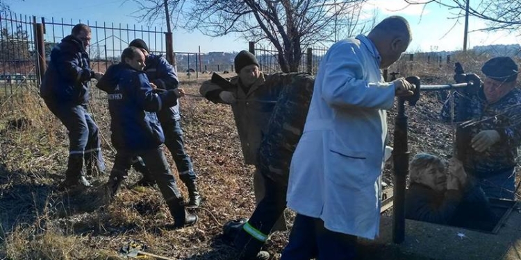 В Первомайске 44-летний мужчина упал в пятиметровый колодец