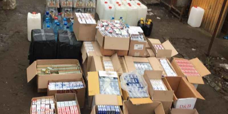 В Николаеве фискалы изъяли 12 тыс. пачек сигарет и почти 700 л алкоголя – все фальсификат