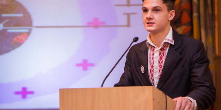 Украинского школьника в США признали гением – он придумал, как получать энергию из воздуха