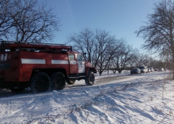 За сутки из снежных заносов и кюветов спасатели Николаевщины достали 10 автомобилей, в которых было 34 взрослых и 3 детей