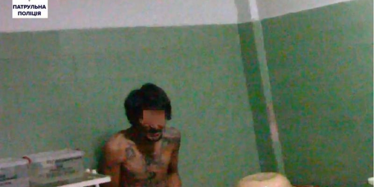 У николаевца, хулиганившего в николаевской больнице и пытавшегося избить медиков, в кармане нашли наркотики