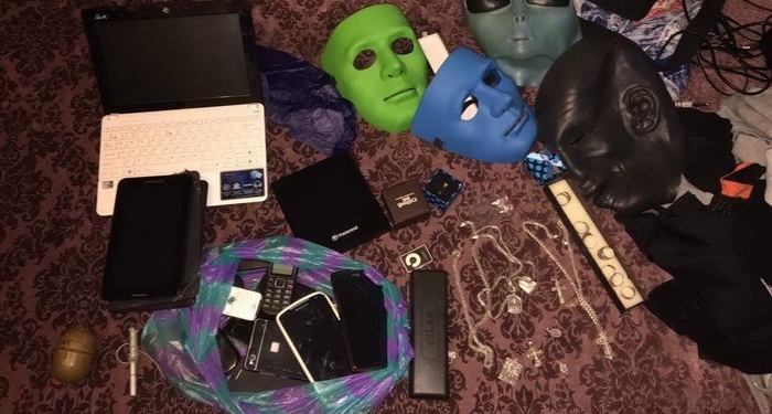 Разыгрывали как по нотам: в Николаеве СБУ задержала 4 рэкетиров, у которых, кроме денег, было и оружие, и наркотики, и «ювелирка»