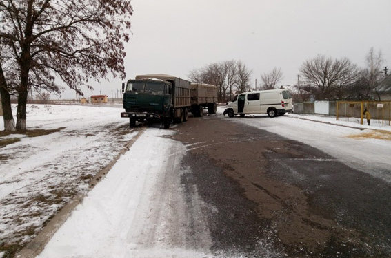 В Доманевке столкнулись грузовик и микроавтобус