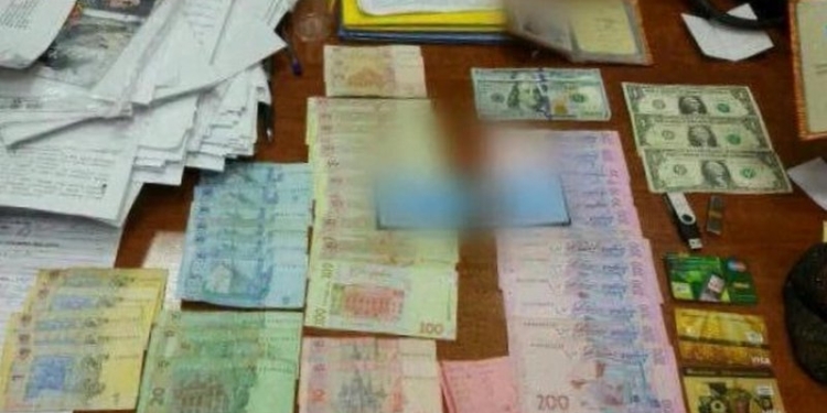 В Днепре чиновник Госгеокадастра погорел на взятке в 400 тыс.грн.