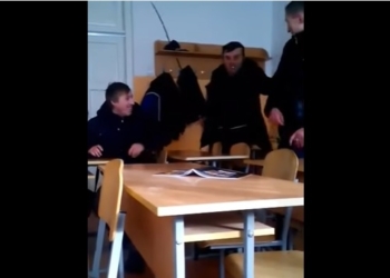 Палочная дисциплина. Полицию заинтересовало видео, на котором преподаватель ПТУ бьет ученика