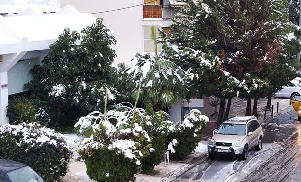 Погода злится. В самом жарком месте планеты выпал снег