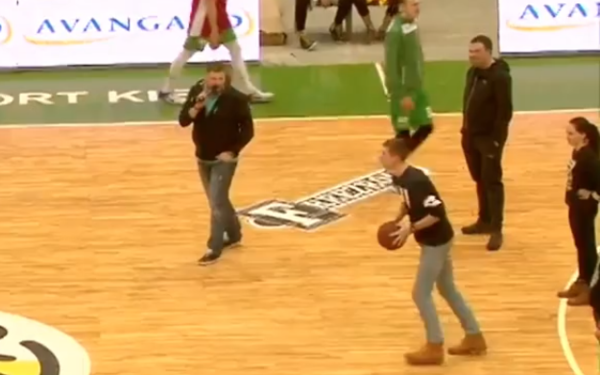 За меткий бросок. Болельщик из Николаева выиграл 60 тыс.грн. на баскетбольном матче в Киеве