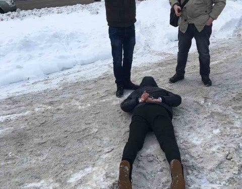 В Киеве чиновника Гоструда задержали на взятке в 112 тыс.грн. – за выдачу разрешительных документов на функционирование газовых заправок