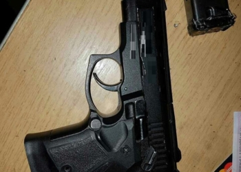 Мужчина с наркотиками и пистолетом в Николаеве попытался ударить патрульного