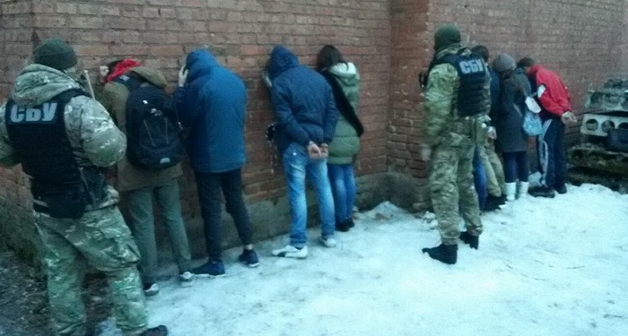 «Белые львы» в Кропивницком грабили и требовали от жертв признаваться в педофилии. А потом жертву «доили»…