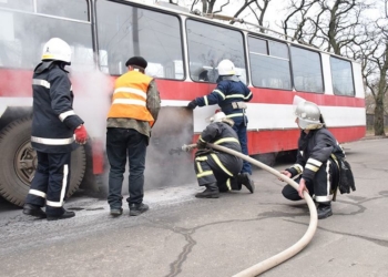 В Николаеве троллейбус горел прямо на конечной