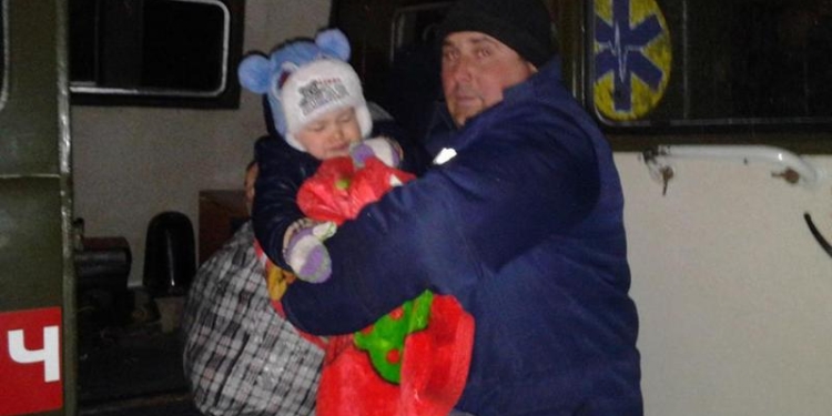 Николаевщина в снежном плену: спасатели «привели» медпомощь к роженице и больному двухлетнему мальчику