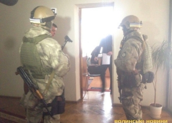 В Волынском облсовете вооруженные полицейские и сотрудники ГПУ проводят обыски