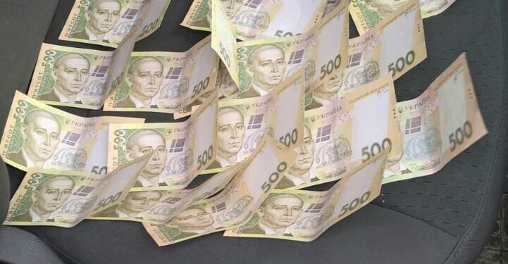 В Сумах на взятке задержали пограничника, который обещал подсобить с перемещением товаров через границу Украины