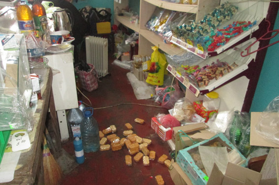 С продуктами питания понятно, но бильярдные шары? В одном из сел Николаевщины «вскрыли» магазин и дом культуры