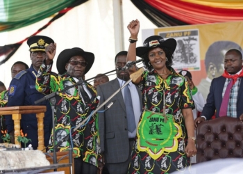 2 млн. долларов на празднование и куртка с собственным портретом: президент Зимбабве отметил свое 93-летие