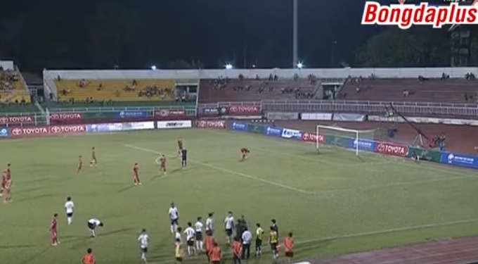 Футбольная дипломатия. Вратарь принял пенальти…спиной