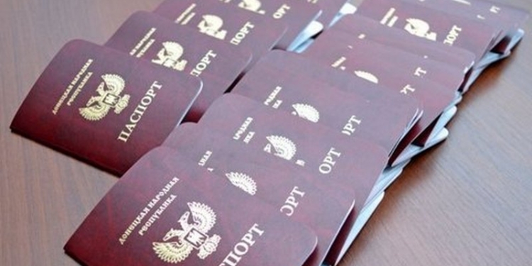 Временно, до политического урегулирования ситуации на Донбассе. РФ официально признала паспорта “ДНР” и “ЛНР”