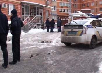 В Киеве женщина выбросила в окно 3-летнего ребенка и выпрыгнула сама