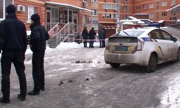 В Киеве женщина выбросила в окно 3-летнего ребенка и выпрыгнула сама 3
