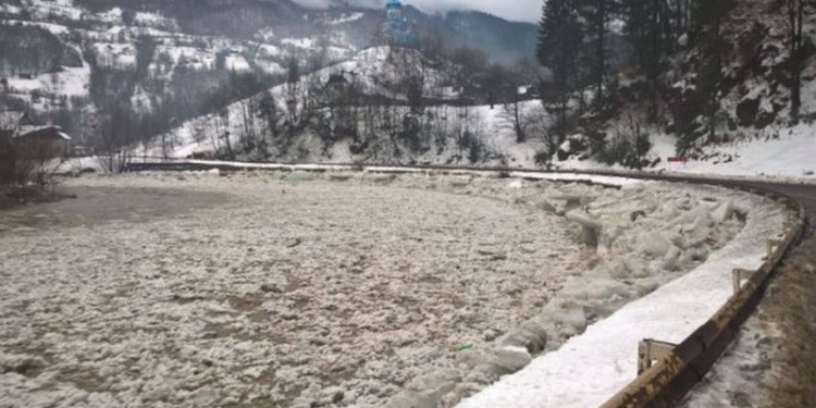 Спасатели предупредили о возможных сходах лавин и подтоплениях из-за внезапного потепления в Украине