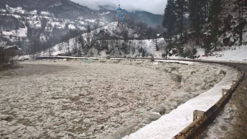 Спасатели предупредили о возможных сходах лавин и подтоплениях из-за внезапного потепления в Украине 1