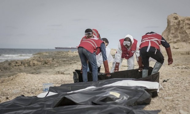 Тела 74 утонувших выбросило на берега Ливии