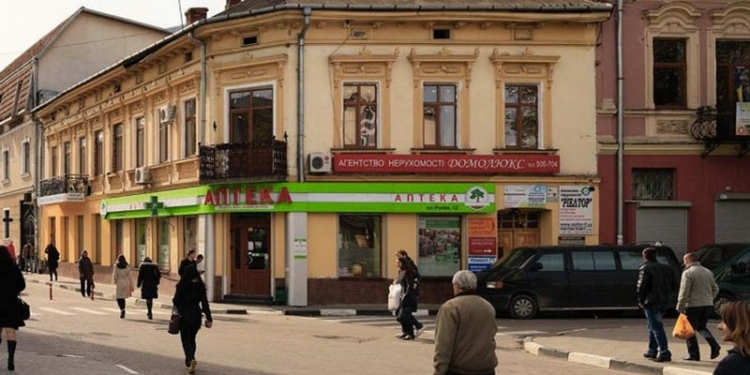 В Ивано-Франковске предпринимателям дали 5 месяцев на замену вывесок, чтобы они подходили городу