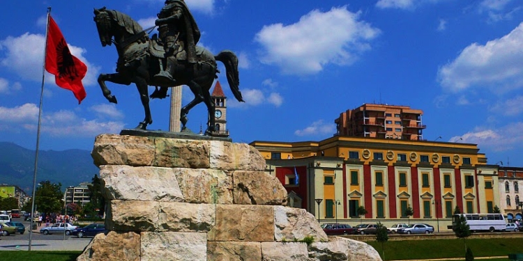 Кабмин узаконил отмену виз с Албанией: «До 90 дней в течение полугода»