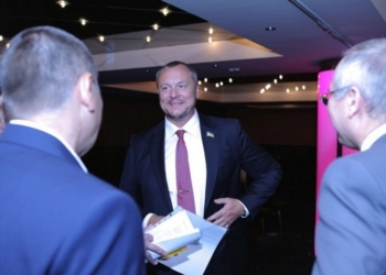 Нардеп-радикал Артеменко, предложивший сдать Крым в аренду РФ, отказывается отдавать мандат