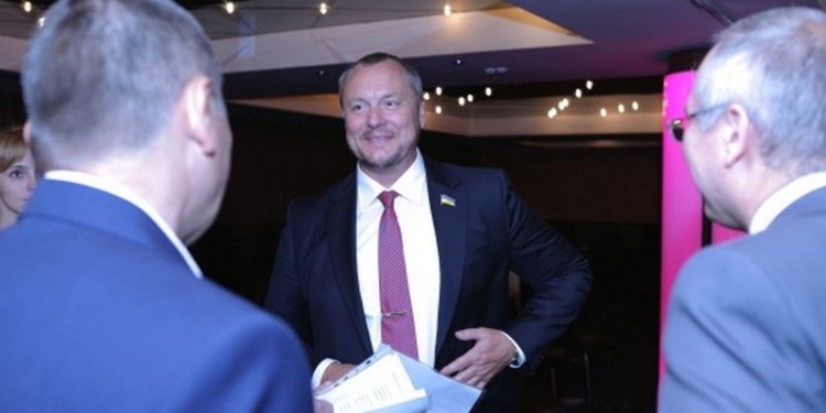 Нардеп-радикал Артеменко, предложивший сдать Крым в аренду РФ, отказывается отдавать мандат