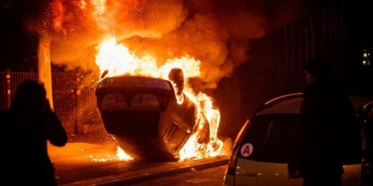 В пригороде Парижа беспорядки – протестуют против жестокости полиции