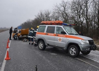 На Николаевщине гололед собрал первые жертвы: столкнулись “Опель” и “Москвич”, в котором  было трое детей