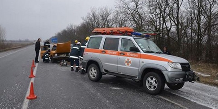 На Николаевщине гололед собрал первые жертвы: столкнулись “Опель” и “Москвич”, в котором  было трое детей