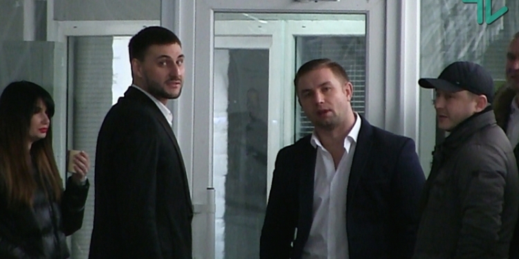 «П..ры, собрались на х..!». В Центральном суде Николаева рассмотрели видео конфликта мажоров-дебоширов с полицией