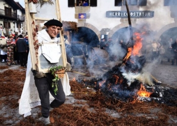 В Испании лохматые демоны пробуждали весну