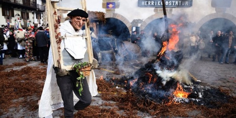 В Испании лохматые демоны пробуждали весну