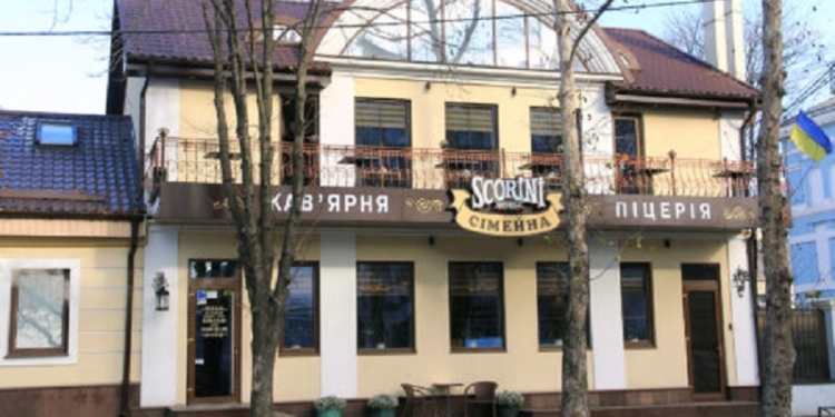 Патрульная полиция в Николаеве требует разобраться с парковкой возле «Scorini»