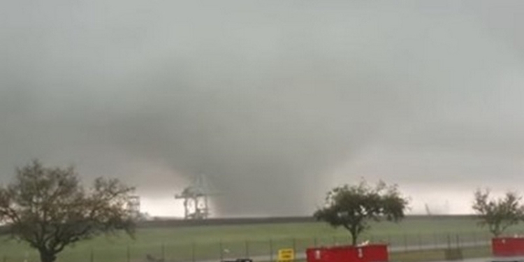 Ураган в Новом Орлеане повредил крупнейший комплекс NASA, на котором собирают космический корабль Orion и лунно-марсианскую ракету