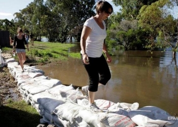 В Австралии наводнения из-за дождей, есть жертвы