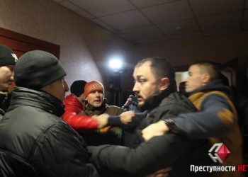 Атошники и “Азов” в Николаеве сорвали собрание организации Медведчука