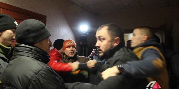 Атошники и “Азов” в Николаеве сорвали собрание организации Медведчука