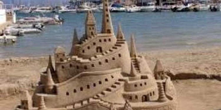 В Индии создали самый высокий в мире замок из песка