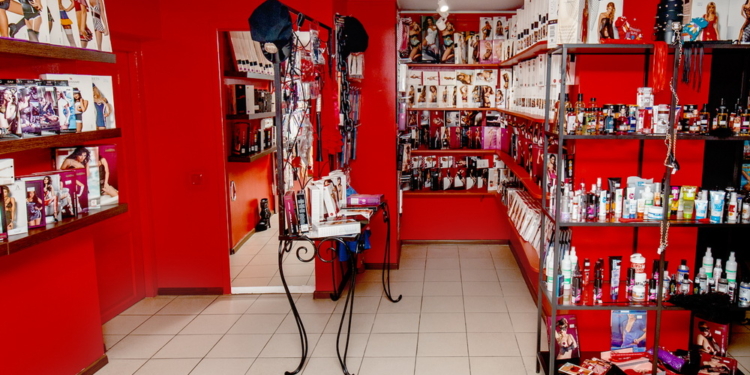 Ко Дню св.Валентина. В Чернигове ограбили секс-шоп –  вынесли “игрушек” на 100 тыс.грн.