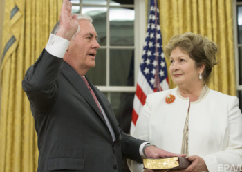 Новый госсекретарь США Рекс Тиллерсон принял присягу