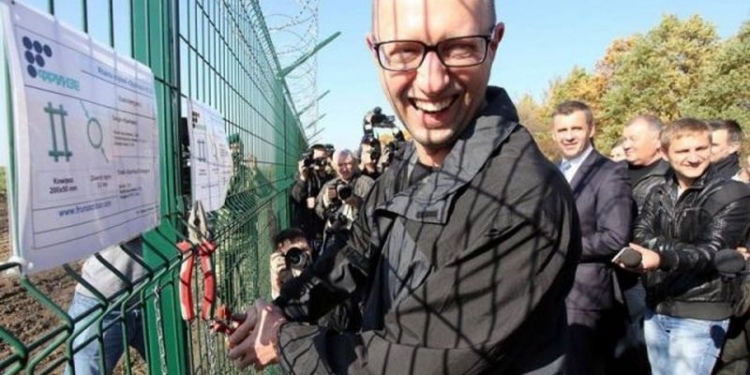 Это НЕ анекдот: Яценюк пообещал научить США строить стену на границе с Мексикой