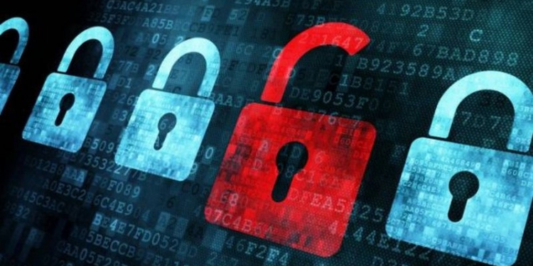 Порошенко ввел в действие решение СНБО, предусматривающее блокировку сайтов по решению суда